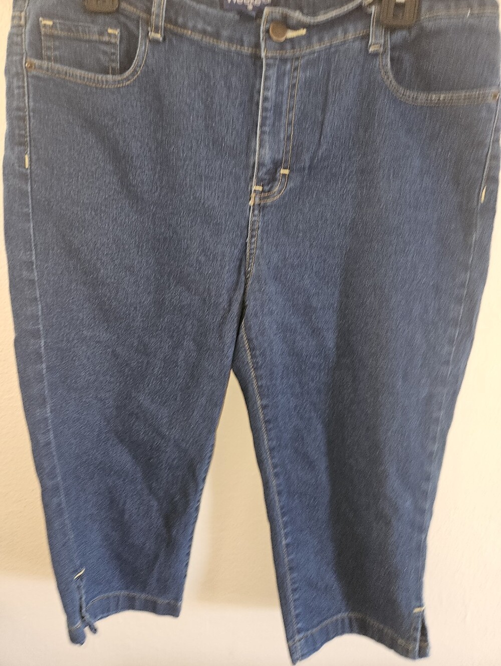 Weekend Plus Womans Capri Jeans Waist Size 36 - Picture 3 of 12